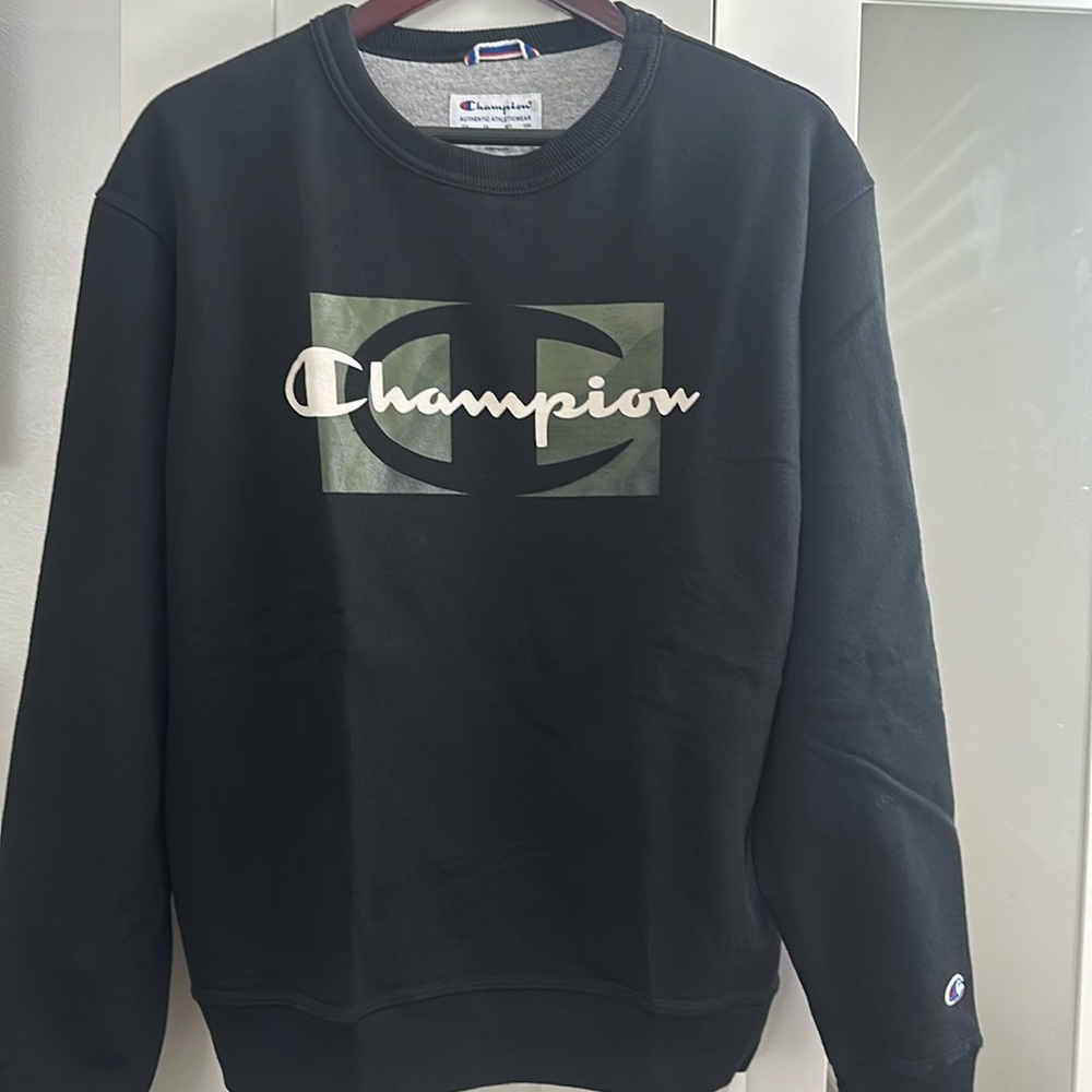 Men’s Champion Sweater Size M
Black / Camouflage Logo